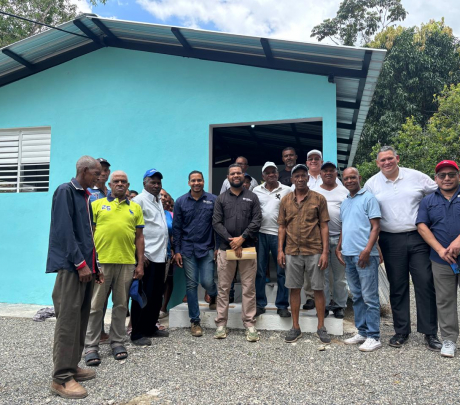 Raymond Pozo lleva esperanza y desarrollo a su tierra natal con centro comunitario en Nigua de Jamey